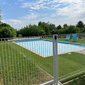 De L'ebaupin Hébergement de vacances Louchy-Montfand